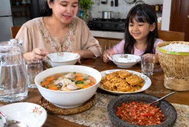 Kehangatan di Setiap Mangkok Resep Sup Ayam Kampung Jahe dan Wortel yang Autentik Menyehatkan