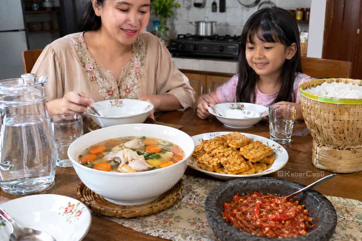 Kehangatan di Setiap Mangkok Resep Sup Ayam Kampung Jahe dan Wortel yang Autentik Menyehatkan